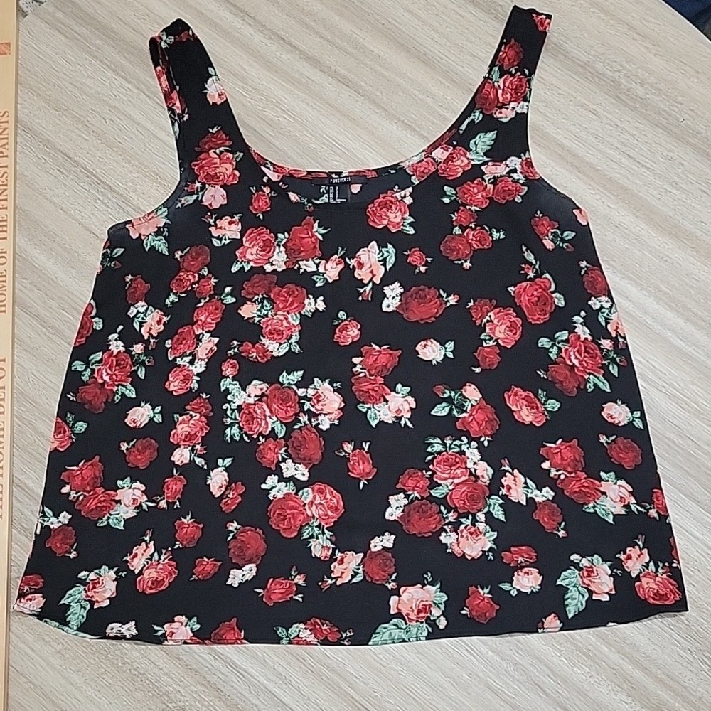 Forever 21 Womens Black Red Rose Floral Scoop Neck Sleeveless Tank Top Blouse S